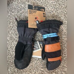 The North Face Montana Pro GTX Mitt. NEW. Small adult